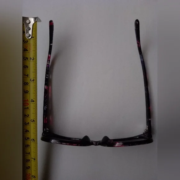 Cateyes  shape Sunglasses like new - Picture 6 of 8